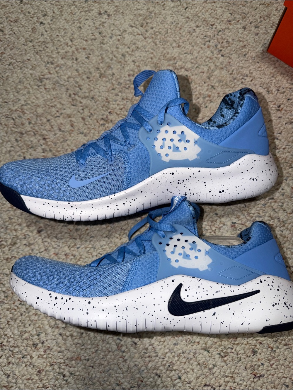 Nike Free TR 8 UNC Chapel Hill Sneakers